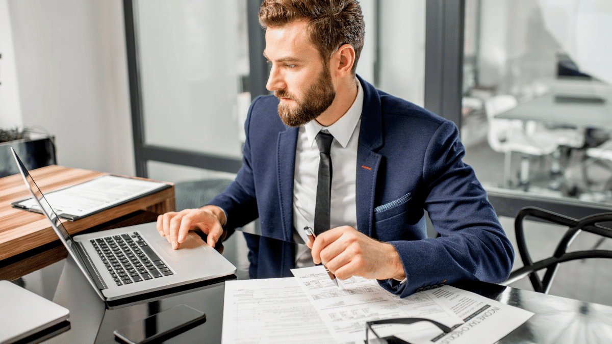 1042-S Withholding: Rules, Rates & Compliance for U.S. Payers Handling Payments to Foreign Persons